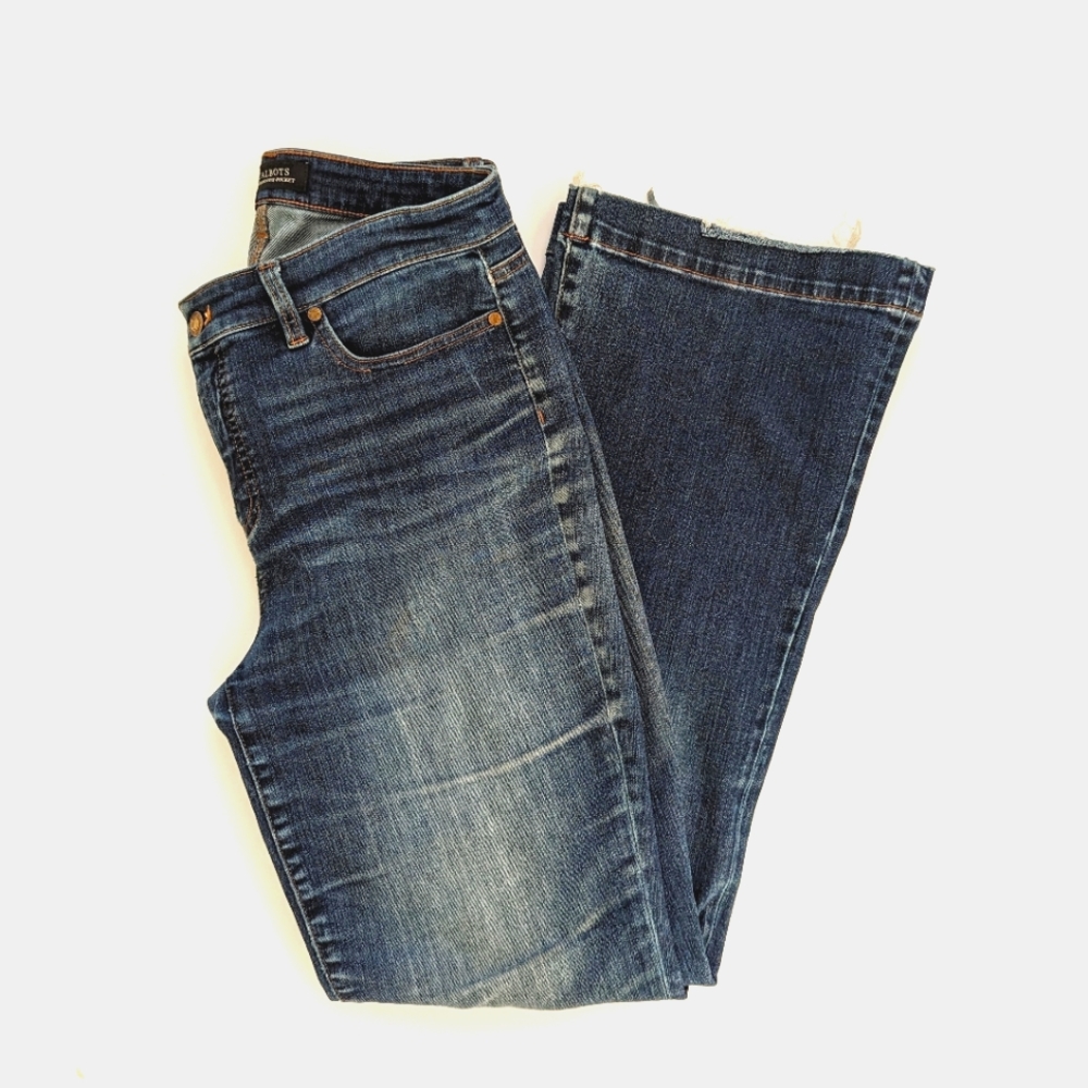 Talbots womens flawless five pocket medium wash flare jeans, size 8